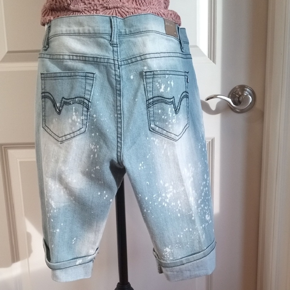 Touch Me Brand Bleach Spot Blue Denim Capris. Size 9/10 Junior's